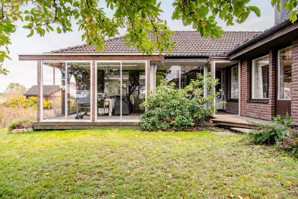 Large family home by the water photo 4