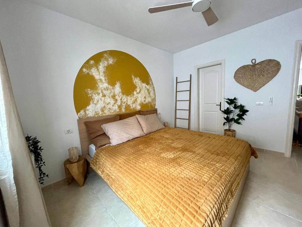 Cozy two-bedrooms apartment with big terrace and ocean view photo 1