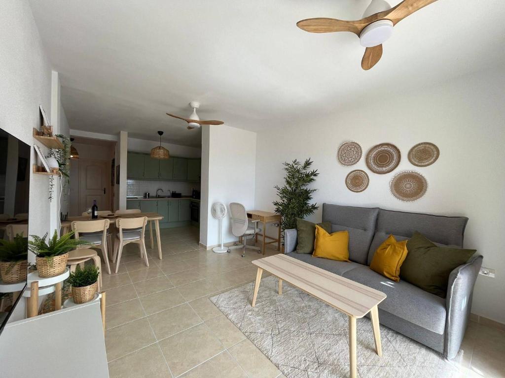 Cozy two-bedrooms apartment with big terrace and ocean view photo 4