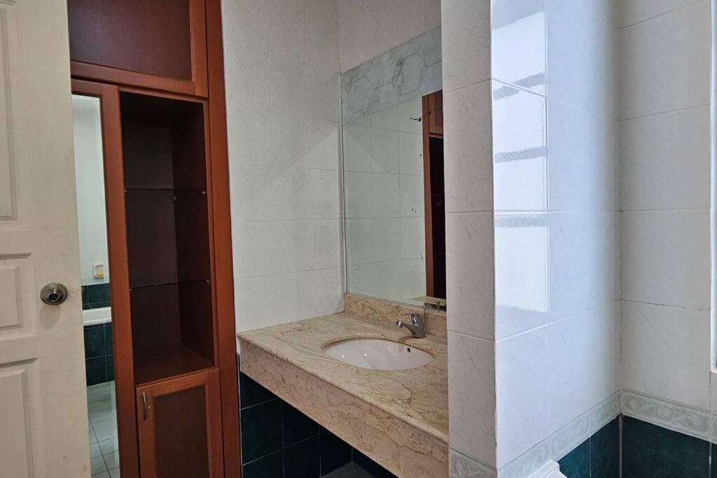 Kenyalang Riverine Emerald Condominium Homestay photo 1