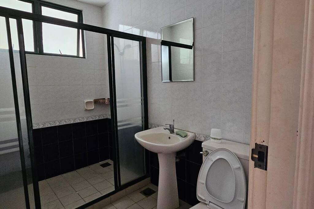 Kenyalang Riverine Emerald Condominium Homestay photo 4