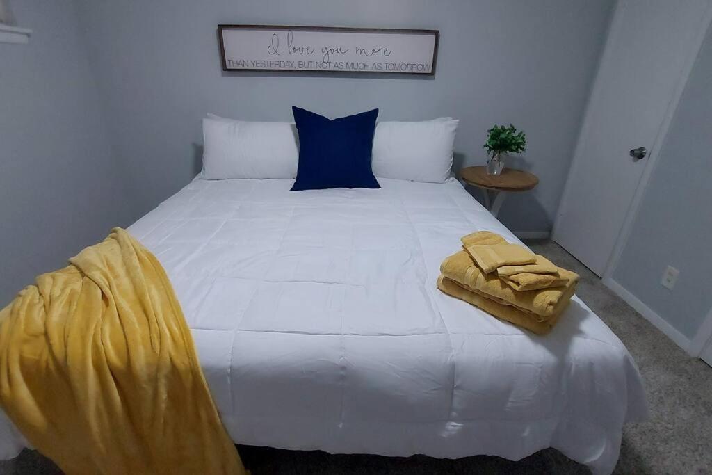 Houston Condo Near Everything! Sleeps 7! image