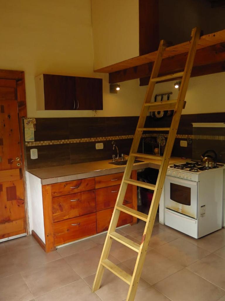 Hermosa casa rodeada de bosque photo 2