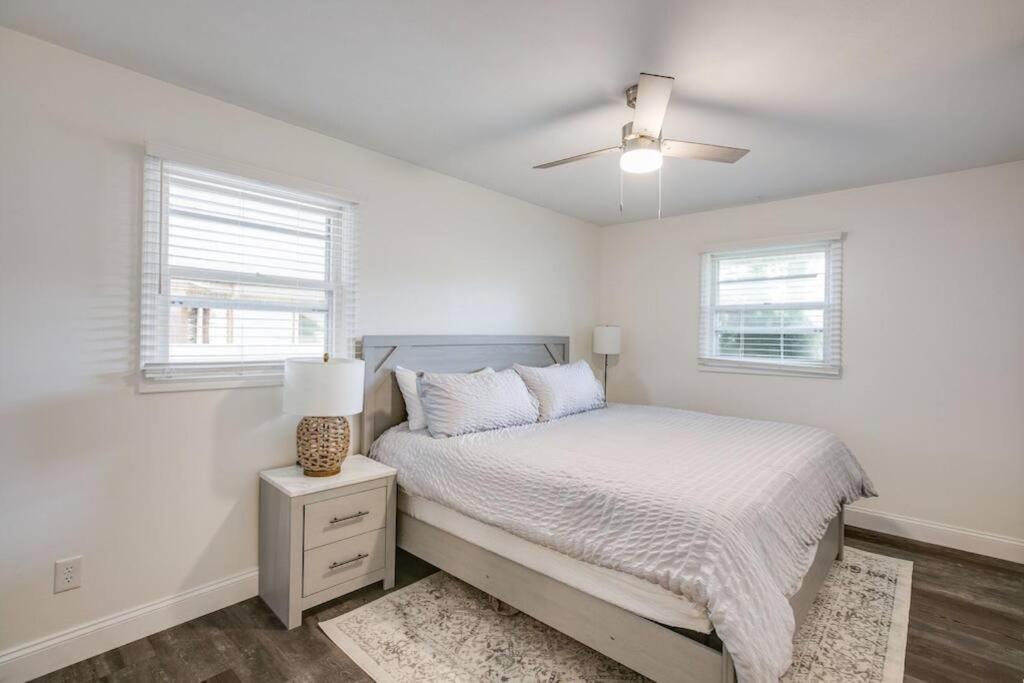 Beautifully Renovated Home Corner of ND and Angela photo 2