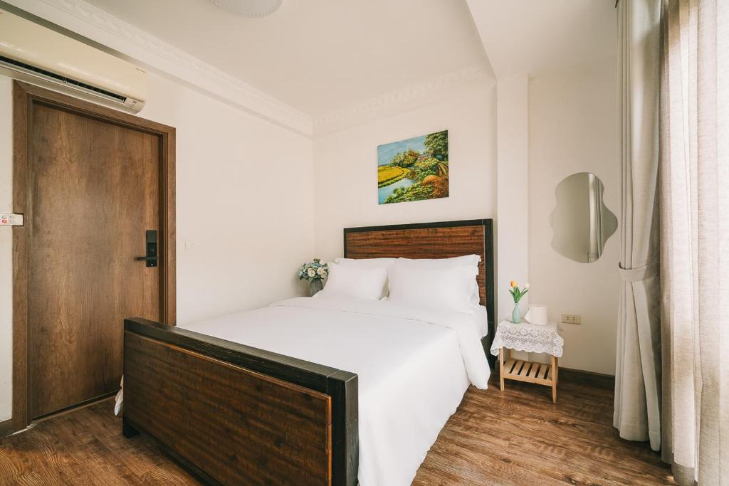 Su Casa Railway Side