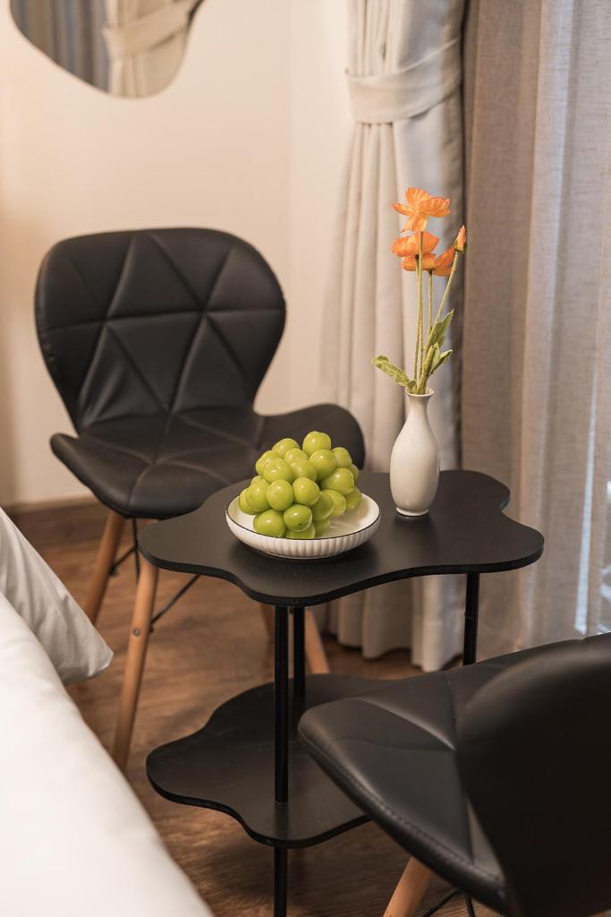 Su Casa Railway Side