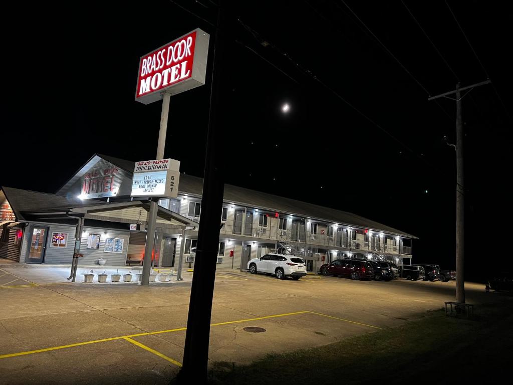Brass Door Motel Gassville image