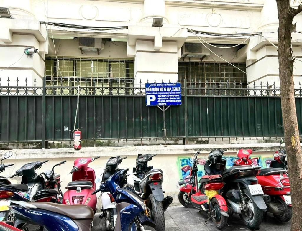 Căn hộ tại ngay gần phố đi bộ Hồ Gươm Nice room located right next to the Old Quarter