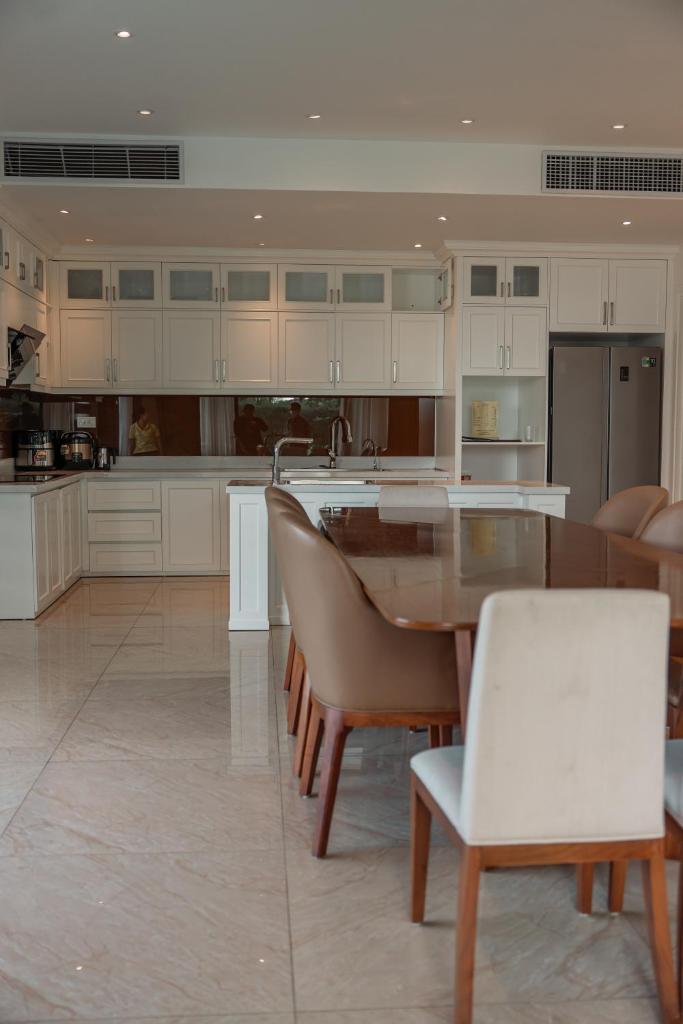 City Bay Apartment - FLC Villas