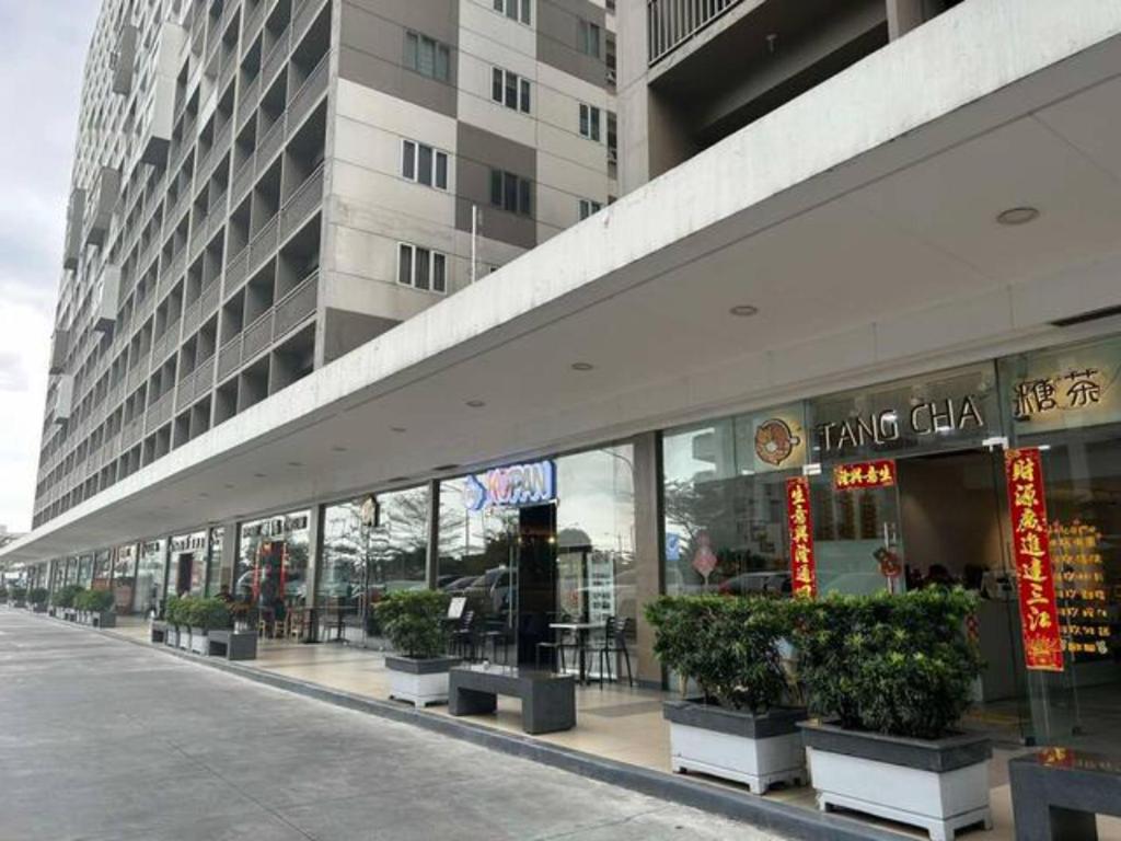 Mall of Asia Pasay Hotel Vibe 956 Staycation Shore Residences