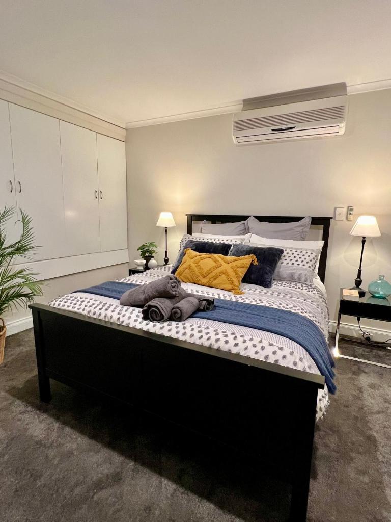 Cozy Urban Chinatown Escape Adelaide CBD - Free parking photo 1