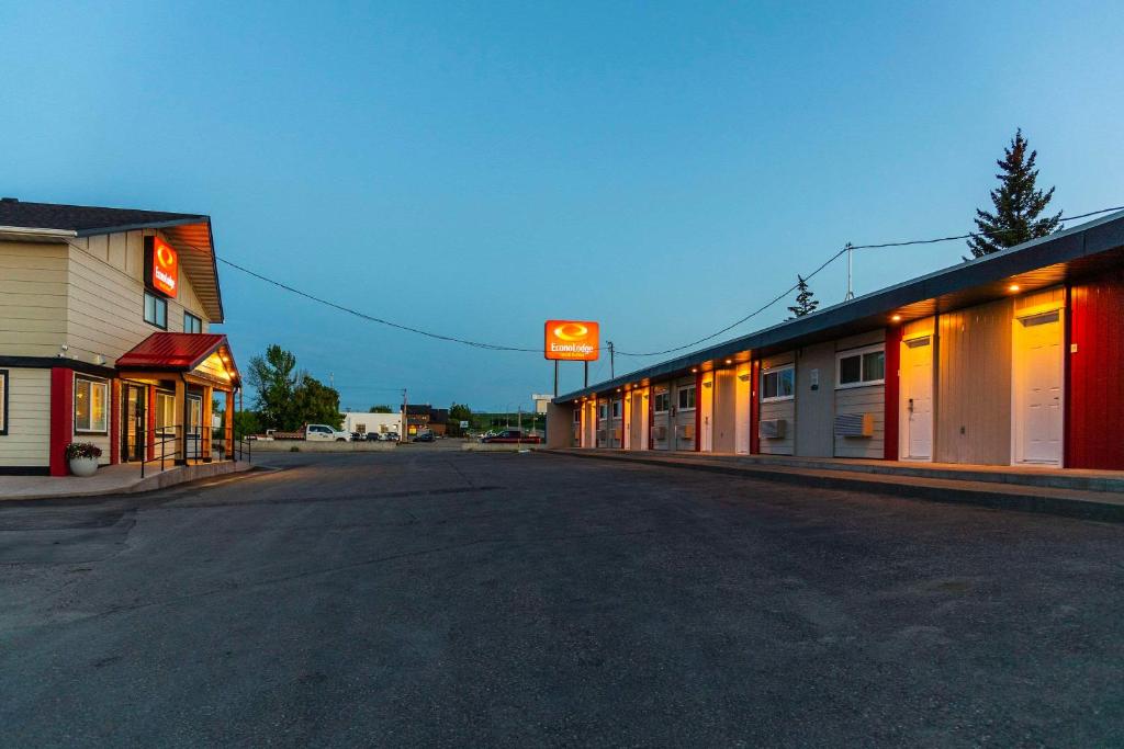 Econo Lodge Inn & Suites photo 2