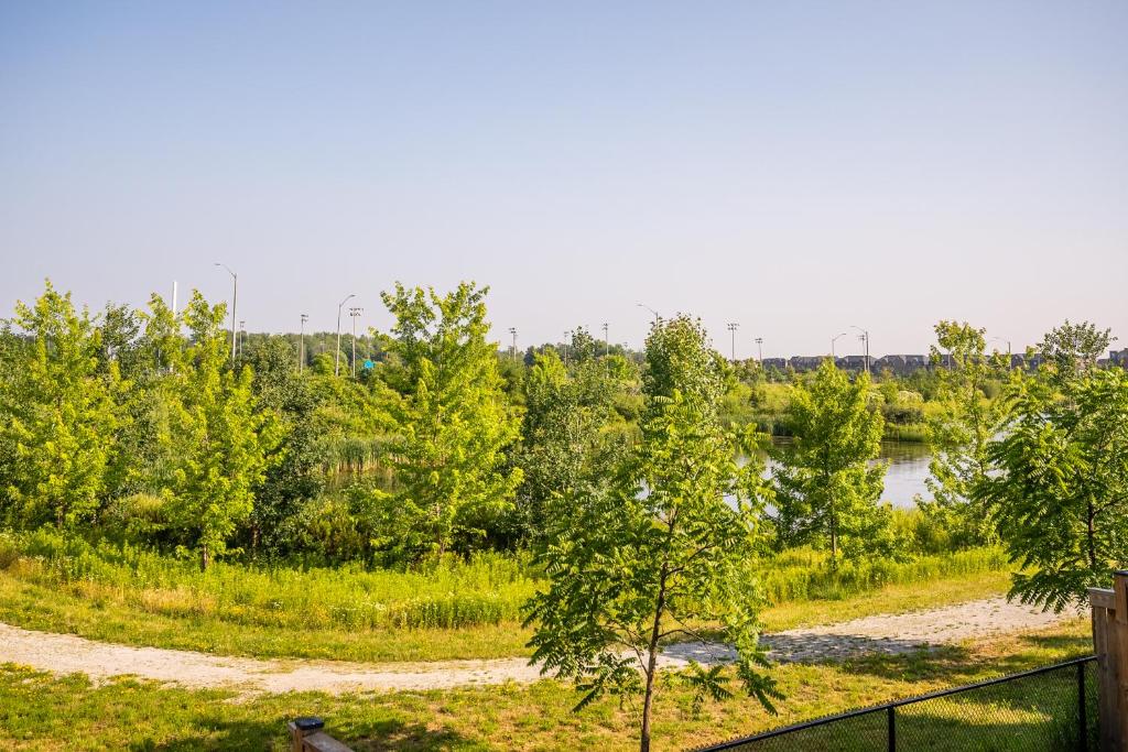 GLOBALSTAY Modern 3 Bedroom House in Brampton photo 1