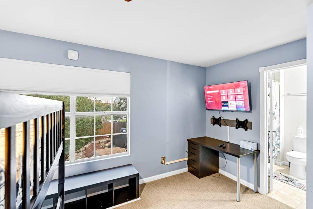 5 BR w/ Pool, close to Six flags, cowboy stadium, Globe Life field photo 1