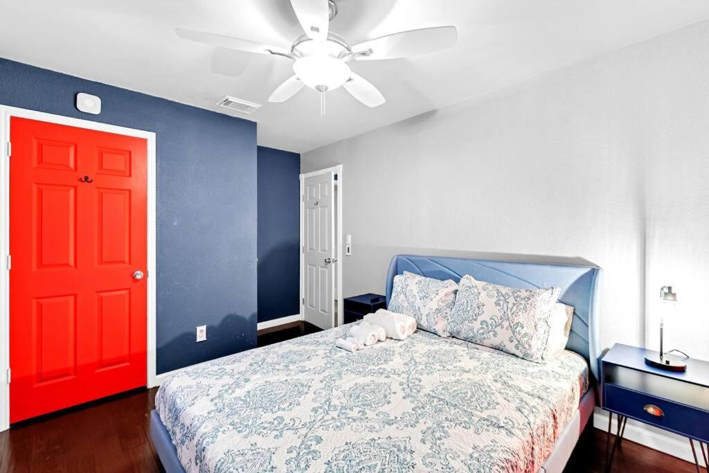 5 BR w/ Pool, close to Six flags, cowboy stadium, Globe Life field photo 3