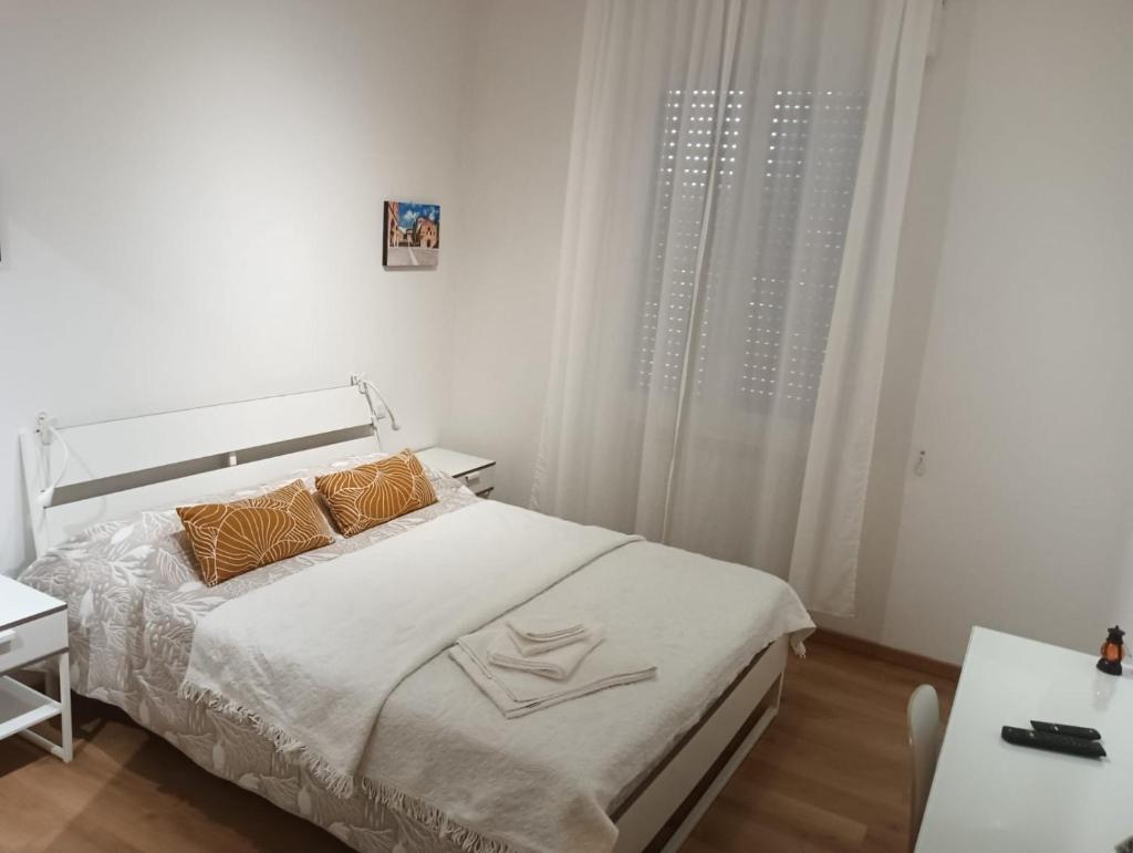 Fiera Station Apartment - Tap to explore photos