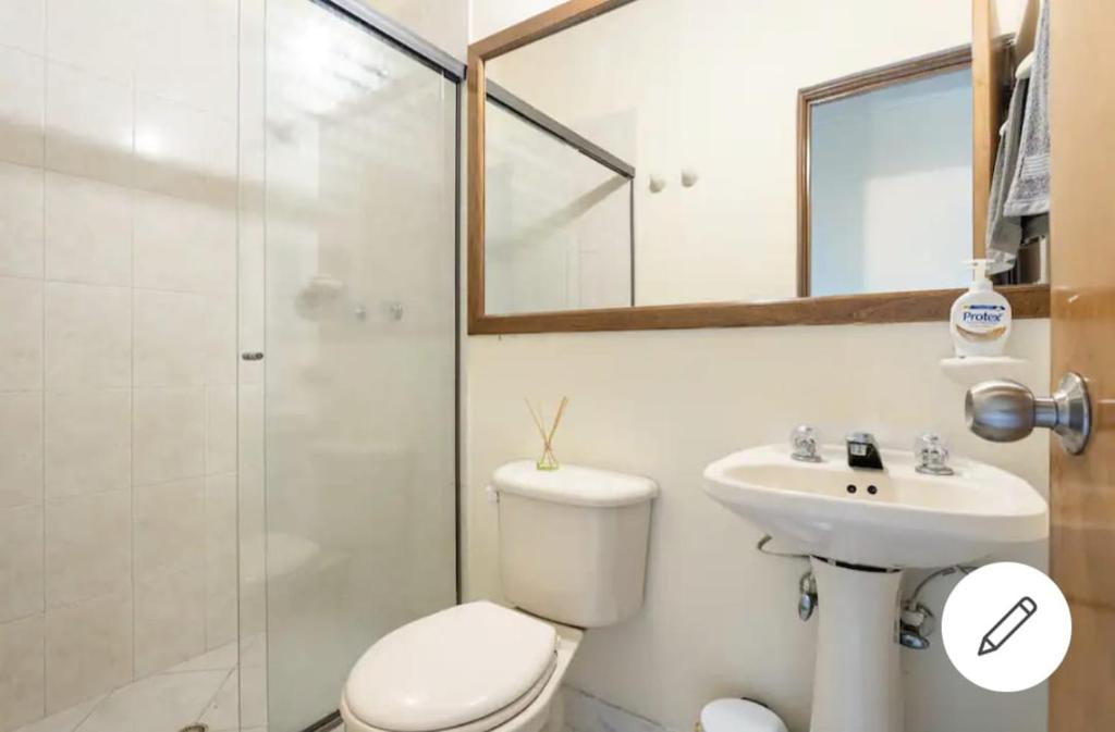 Semidouble Room at Medellín's Best Location photo 3