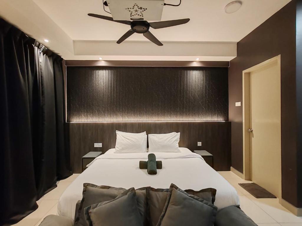 Luxury Couple Suites l Free Netflix l Mini Cinema l Massage Chair l Bathtub l WIFI 100mbps l Town Area Bali Residence photo 1