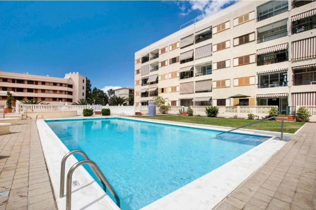 Fayser 108, 2 bedrooms, AC, steps to beach - Tap to explore photos