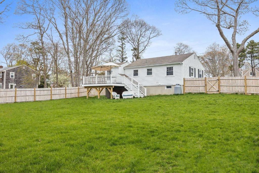 Sagamore Beach Bungalow - Dog Friendly: Bourne