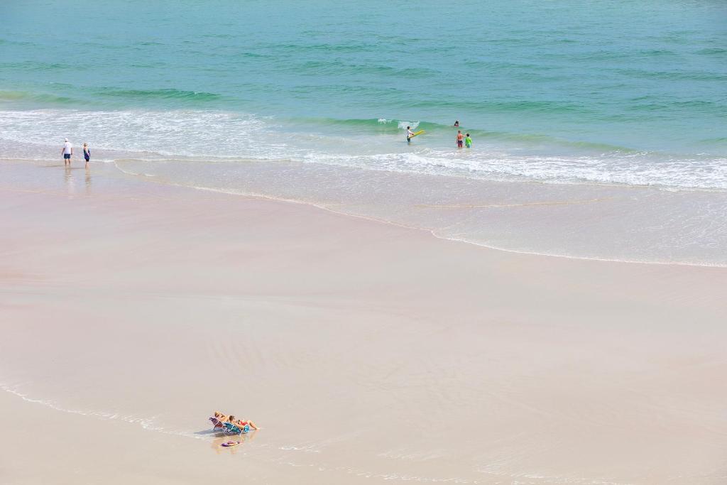Daytona Beach Shores Ocean Front Balcony 2Beds 2BA King STE and 2Queens - Shores Club 805 photo 3