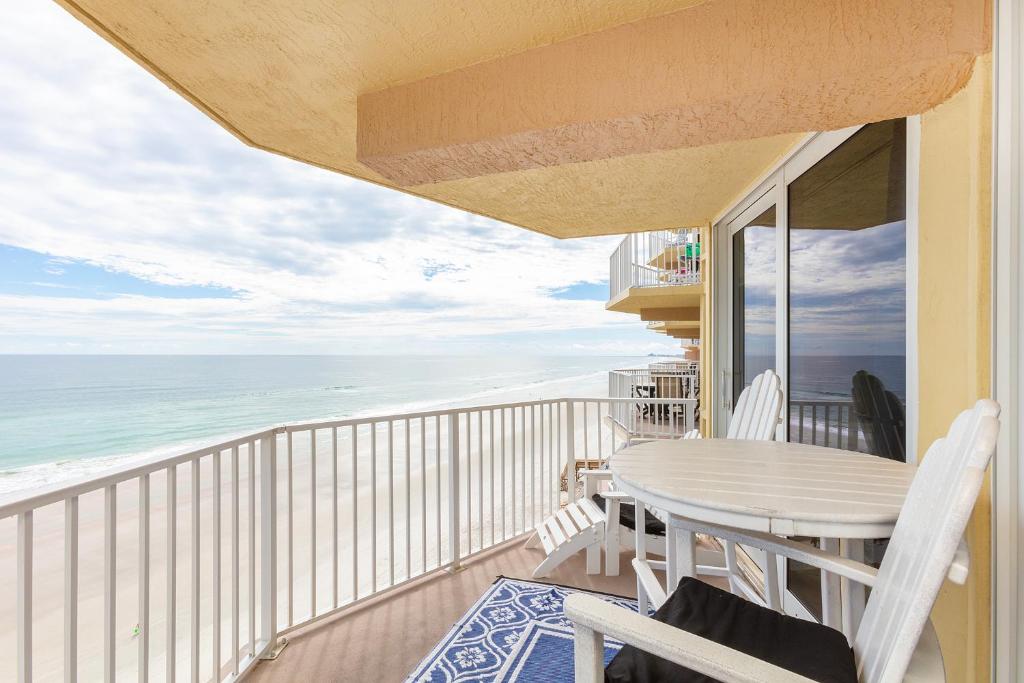 Daytona Beach Shores Ocean Front Balcony 2Beds 2BA King STE and 2Queens - Shores Club 805 photo 1