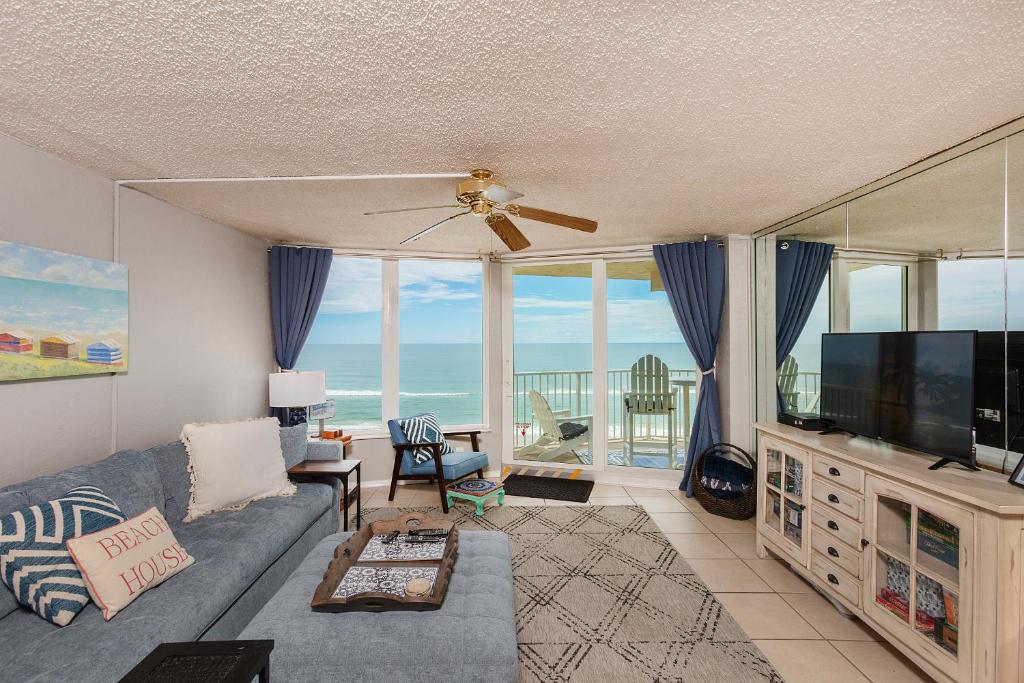 Daytona Beach Shores Ocean Front Balcony 2Beds 2BA King STE and 2Queens - Shores Club 805 photo 4