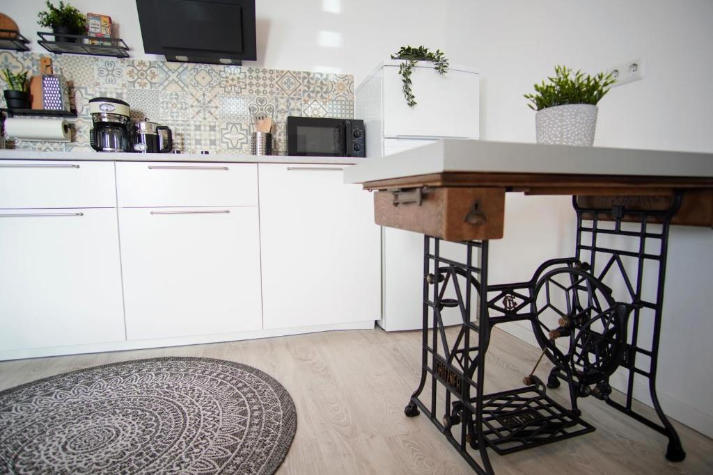 ☆Nostalgie Apartment I Innenstadt I Smart TV I Küche photo 1
