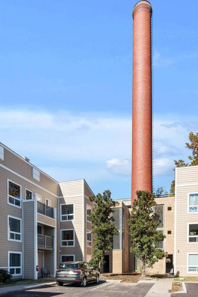 Walk to Downtown Broadway with Pool, Free Parking, and Gym