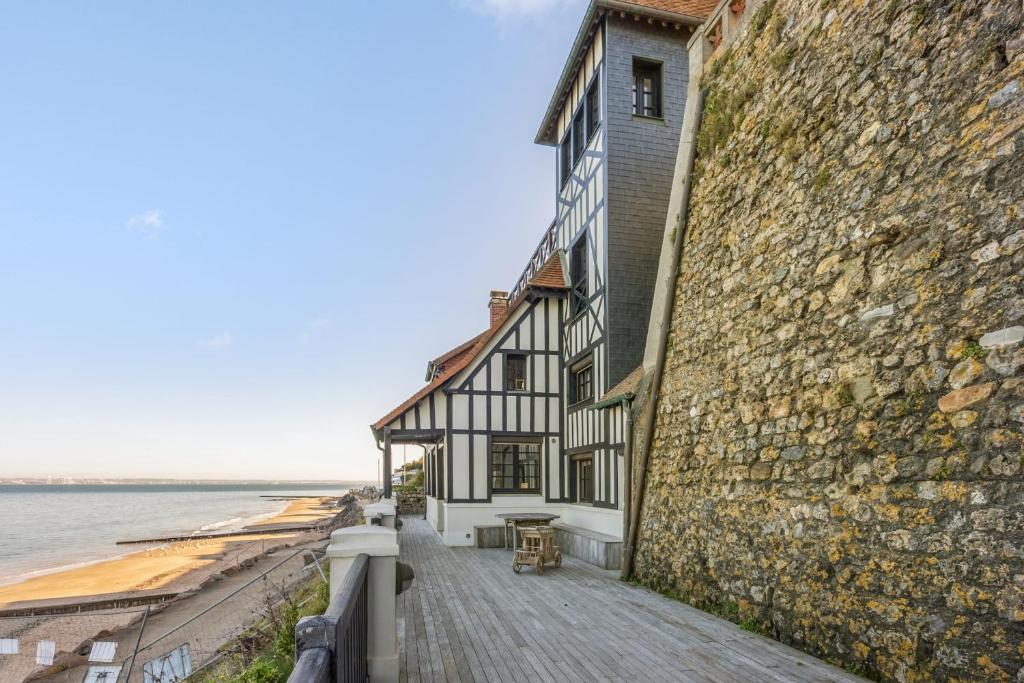 Charming house facing the sea in Villerville - Welkeys photo 2