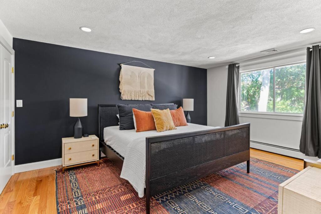 Spacious Modern Home with Separate In Law Suite, Walk to the Beach and Restaurants photo 4