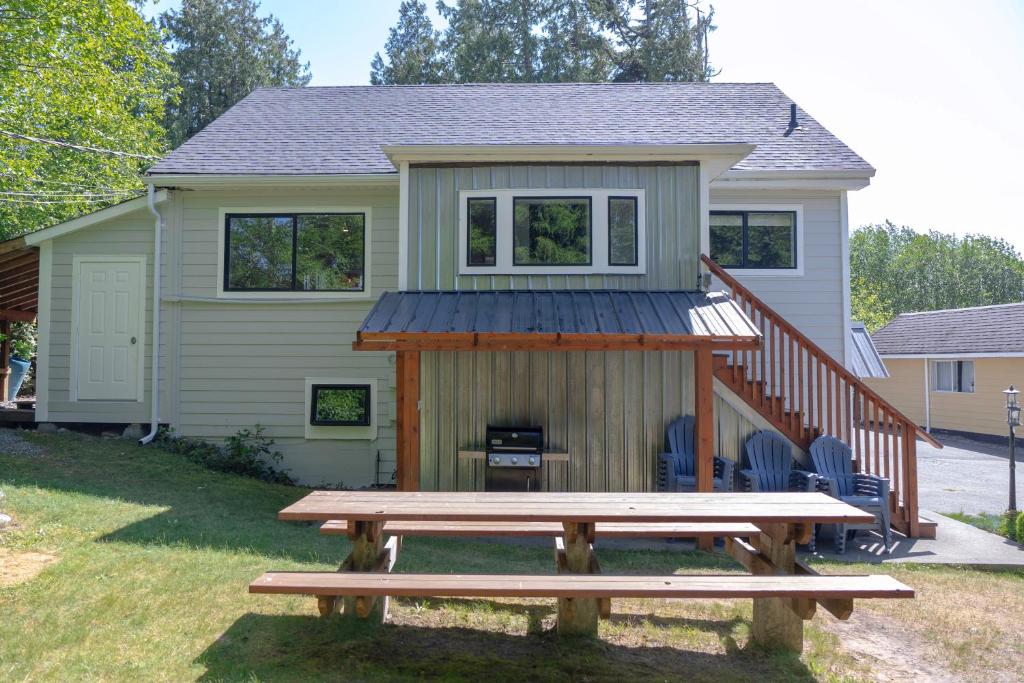 Surfs Inn Guesthouse & Cottages photo 2