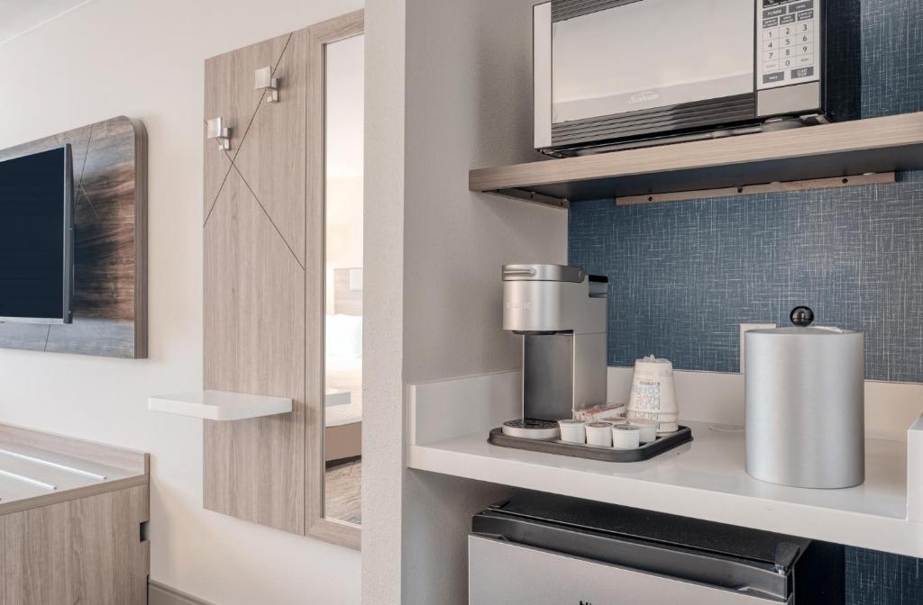 Best Western Plus Seattle Federal Way Room Type - Standard King Room