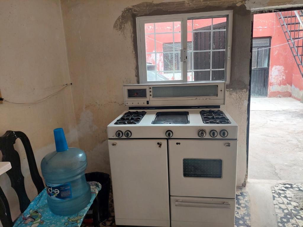 Habitación muy amplia céntrica cerca de avenidas principales photo 2