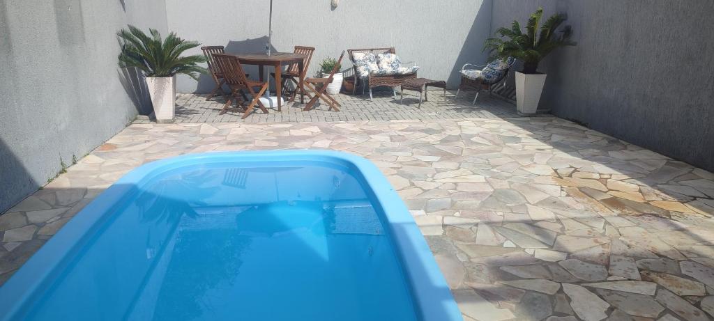 Casa com piscina duas quadras da praia photo 1