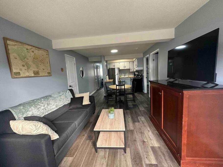 Freshly Renovated 2 bedroom unit photo 2