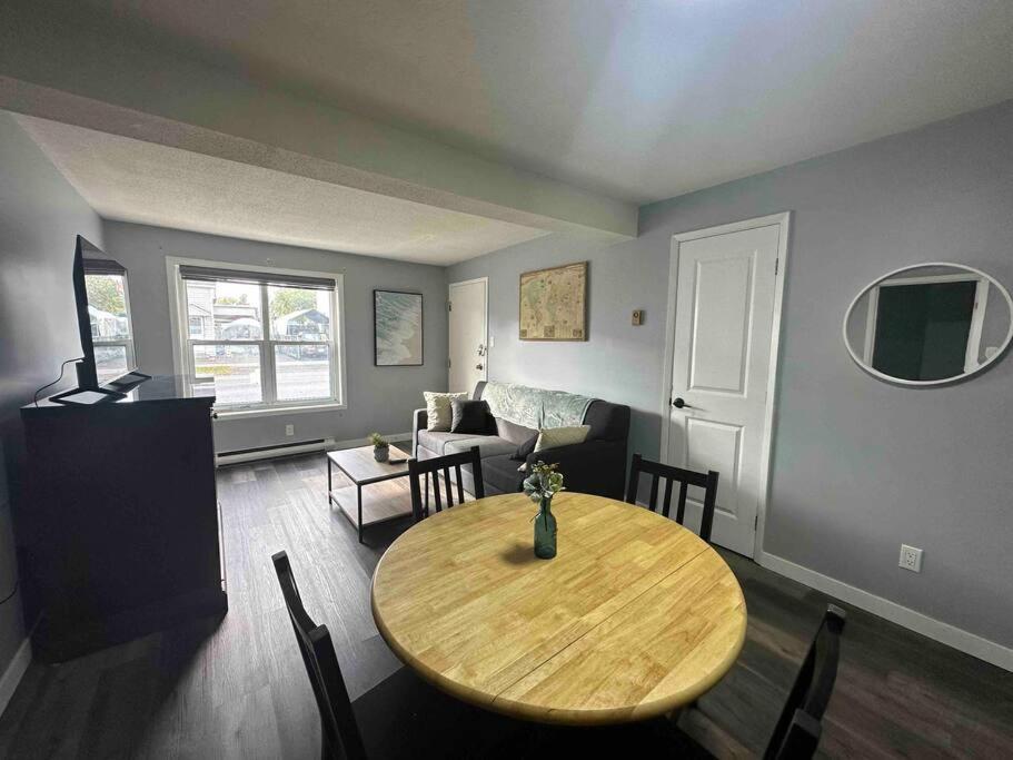 Freshly Renovated 2 bedroom unit photo 3