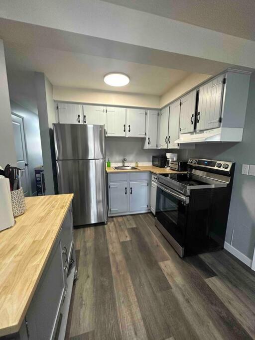 Freshly Renovated 2 bedroom unit photo 1