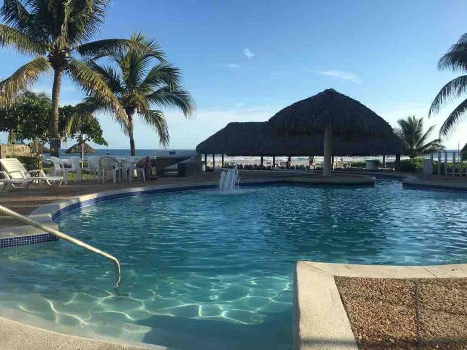 Beach Suite 2 Pools A/C Wifi Kitchenette