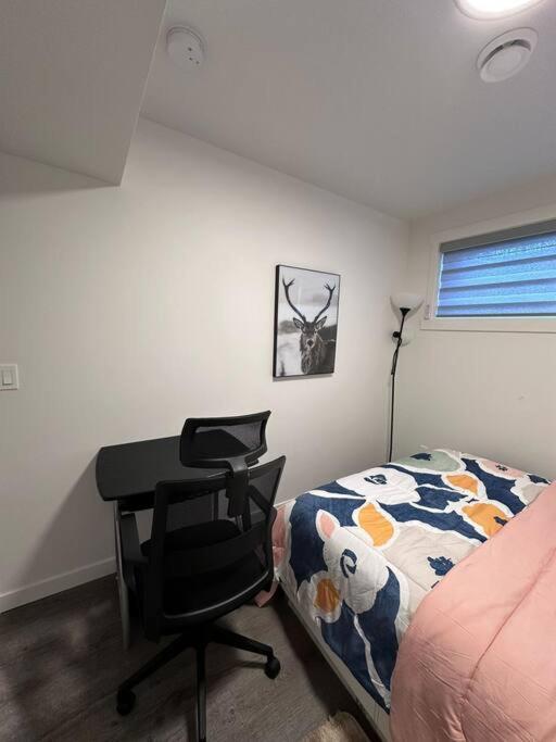 Brand new 1 Bedroom Basement Suite. Wi-Fi,Netflix photo 4