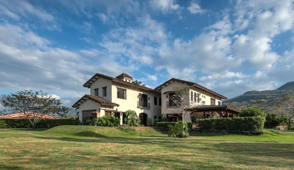 Villa Jade Santa Ana