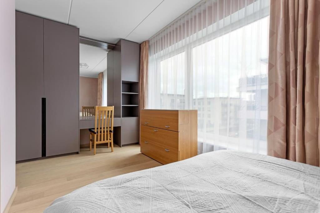 Bright, newly furnished apt in Tallinn, with free parking in the underground garage.