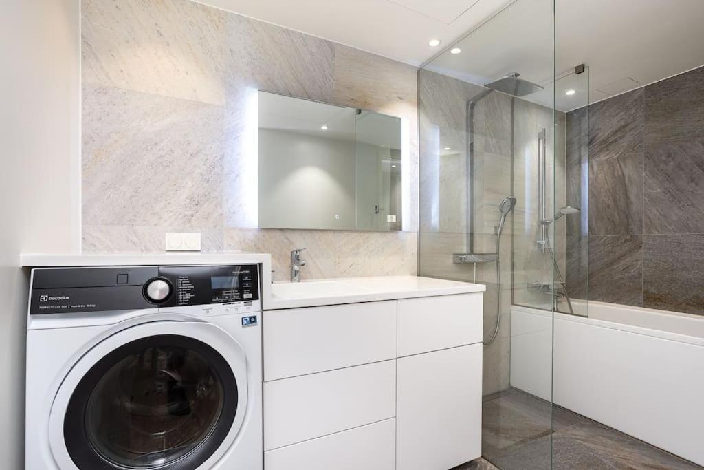 Bright, newly furnished apt in Tallinn, with free parking in the underground garage. photo 1