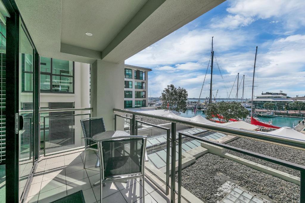 Fabulous Corner Apartment w/ Dazzling Harbour View photo 3