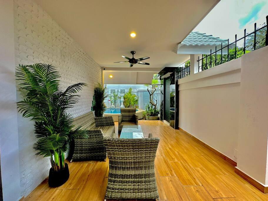 Turtles Cove 4 Bedroom Pvt Pool Villa - Near Walking Street Pattaya Sabai photo 1
