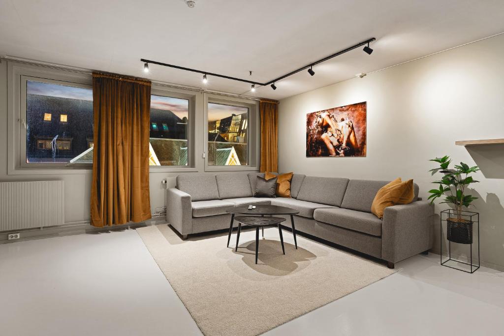 ARCTIC HOMES - Downtown Penthouse - Tap to explore photos