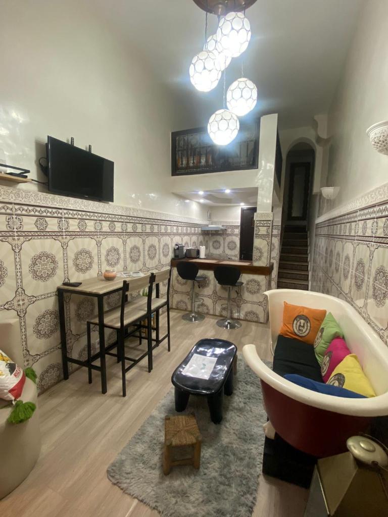 MAISON PROCHE DANS LA MEDINA MARRAKECH - Tap to explore photos