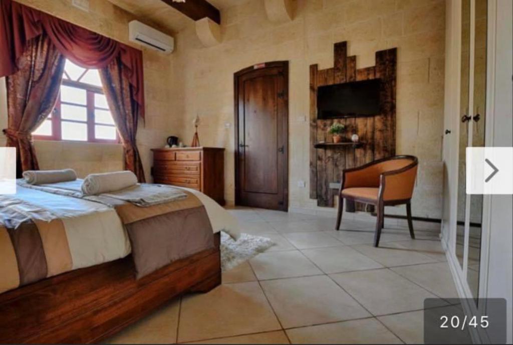 Renovated Farmhouse with Pool, Jacuzzi, Gym in the Village Centre photo 4