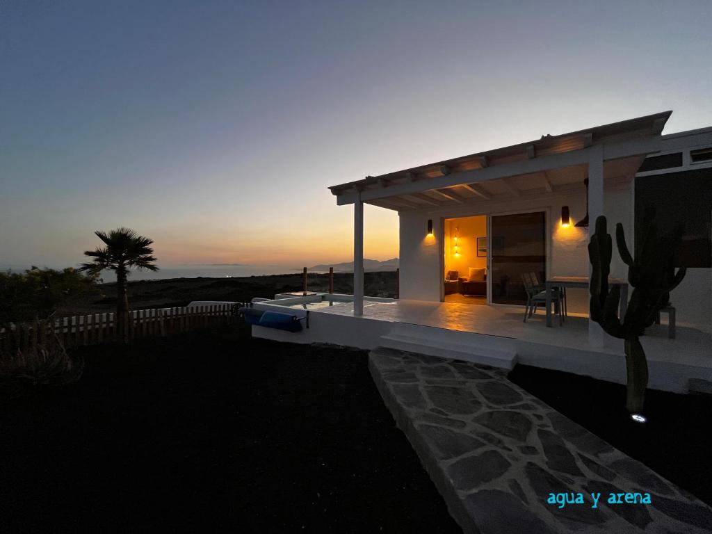 CASA TIE' Lanzarote vista mar - piscina relax - adults only photo 4