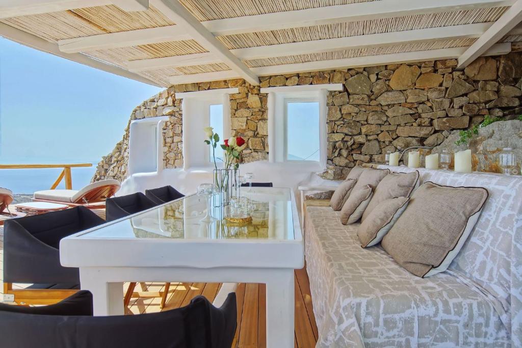 Exquisite Mykonos Villa - Villa Cielo - 2 Bedroom - Private Pool And Outdoor Jacuzzi | Panoramic Sea And Sunset View - Gym - Helipad - Tennis Court - Kastro photo 3